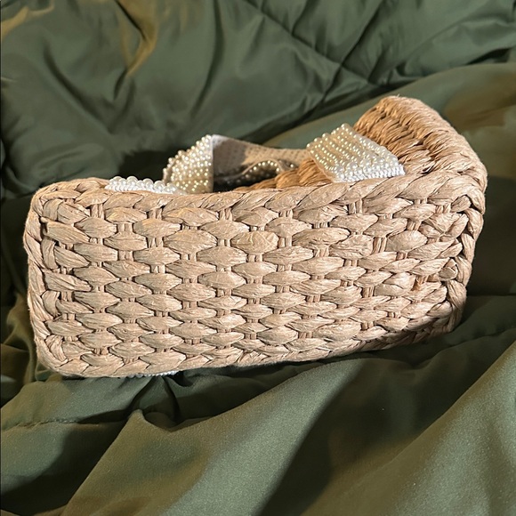 Isaac Mizrahi Natural Straw Tote with Ivory Pearl-Strap Detail - Picture 4 of 6